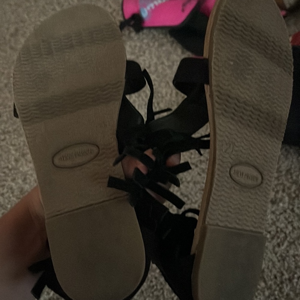 Girl size 2 black sandals - Picture 3 of 3